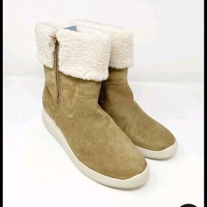 NWT Anne Klein Sport Tan Boots with Cream Fur Cuff Waterproof SZ 7.5